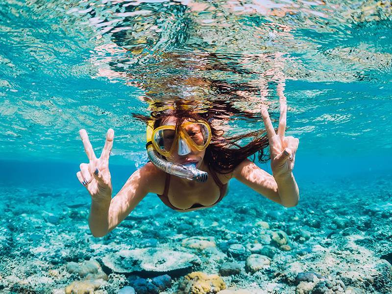 Laissez-vous charmer par l'Éden Boat - Explorez les Calanques en compagnie de nos skippers professionnels passionnés.